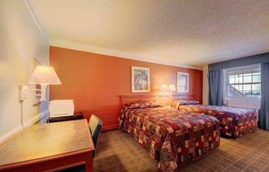 Sunset Inn and Suites Oklahoma City - Photo2