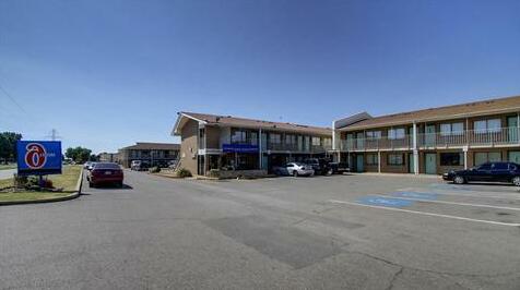 Traveler's Inn & Suites Oklahoma City Airport - Photo2