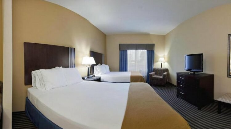Holiday Inn Express Hotel and Suites Okmulgee - Photo5