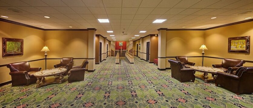 Whispering Woods Hotel & Conference Center - Photo4