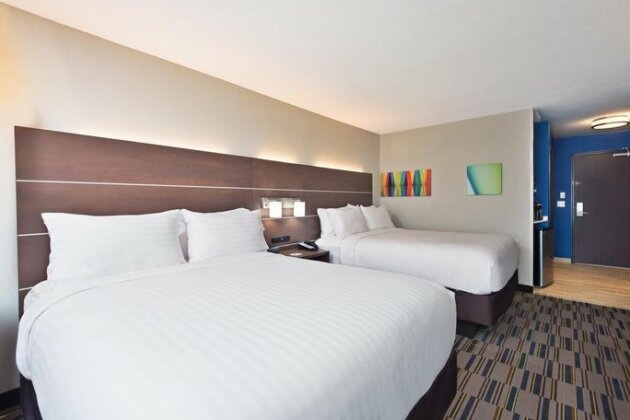 Holiday Inn Express & Suites Uniontown - Photo2