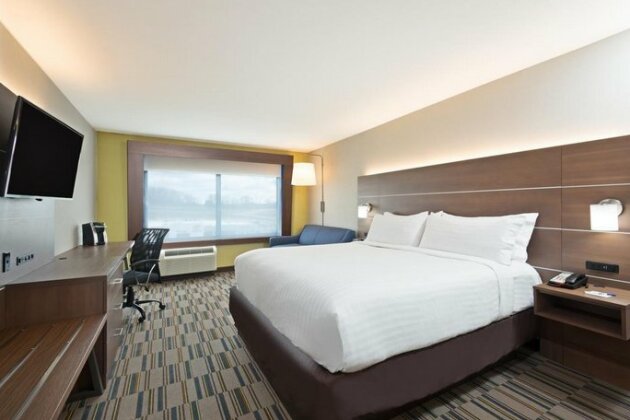Holiday Inn Express & Suites Uniontown - Photo3