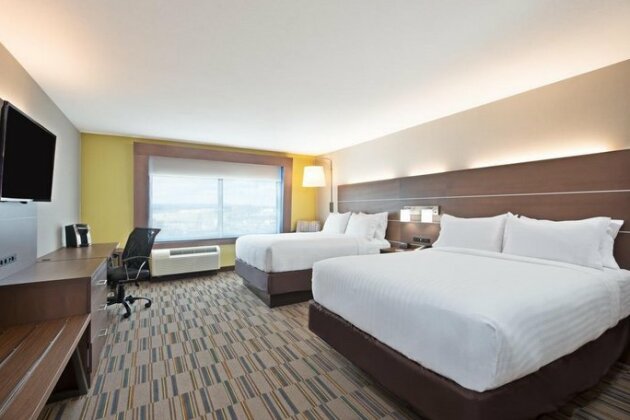 Holiday Inn Express & Suites Uniontown - Photo5