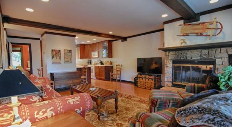 Squaw Tavern Inn by Tahoe Vacation Rentals - Photo2