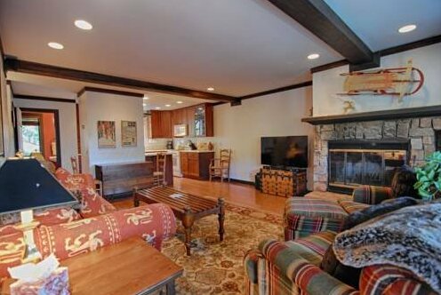 Squaw Tavern Inn by Tahoe Vacation Rentals - Photo4