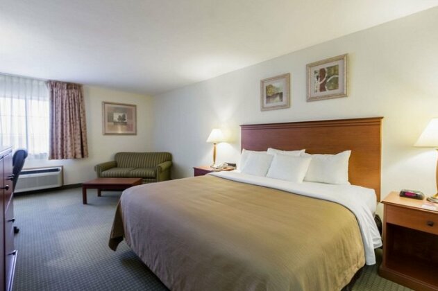 Econo Lodge Inn & Suites West - Photo2