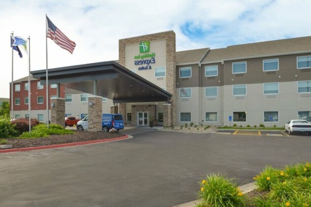 Holiday Inn Express & Suites - Omaha - 120th and Maple
