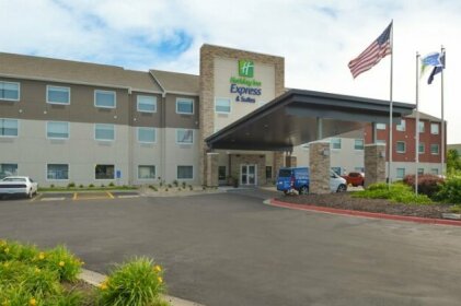 Holiday Inn Express & Suites - Omaha - 120th and Maple