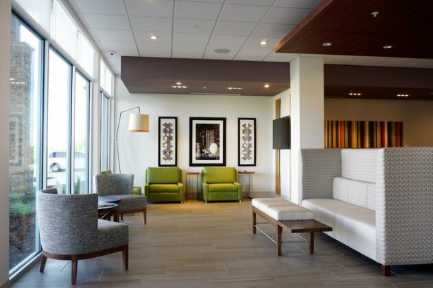 Holiday Inn Express & Suites Omaha - Millard Area - Photo2