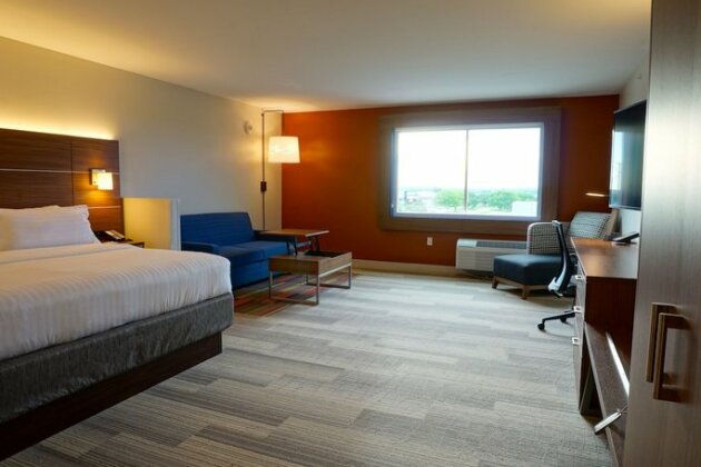 Holiday Inn Express & Suites Omaha - Millard Area - Photo4