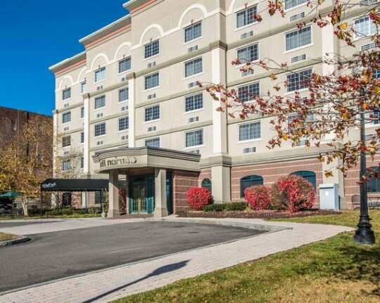 Clarion Hotel Oneonta - Photo3