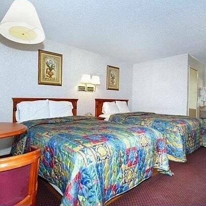 Economy Inn Ontario - Photo3