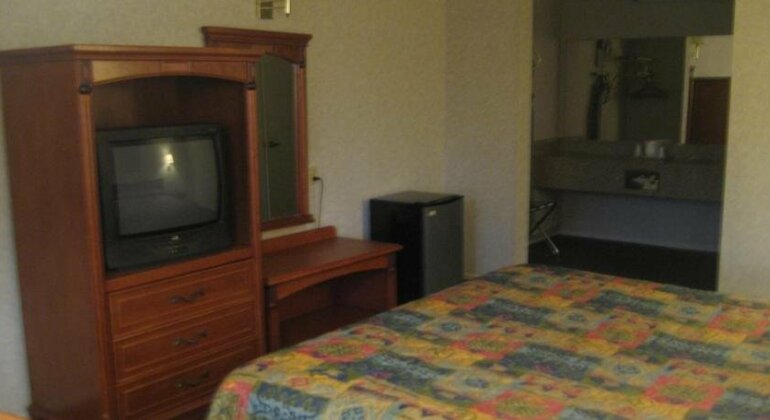 Economy Inn Ontario - Photo5