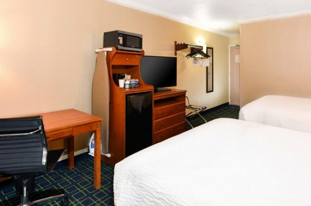 Fairfield Inn Ontario - Photo3