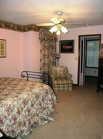 Country Ridge Bed and Breakfast - Photo2