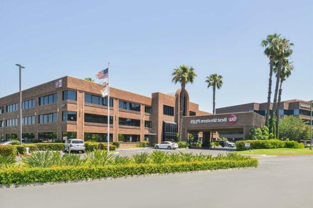 Best Western Plus Meridian Inn & Suites Anaheim-Orange - Photo2