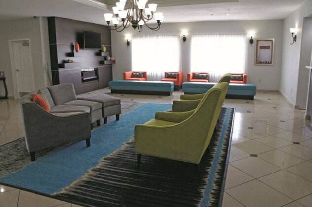 La Quinta Inn & Suites - Orange - Photo2