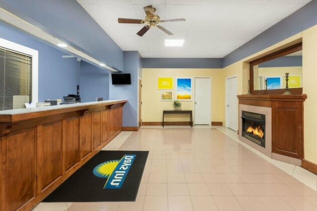 Days Inn by Wyndham Orangeburg South - Photo3