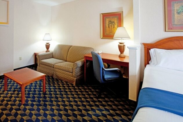 Holiday Inn Express Hotel & Suites Orangeburg - Photo3