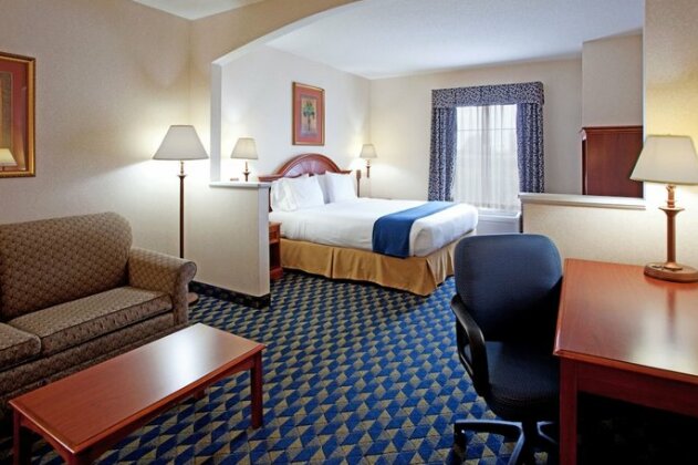 Holiday Inn Express Hotel & Suites Orangeburg - Photo5