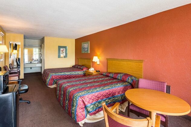 Rodeway Inn & Suites Orangeburg - Photo2