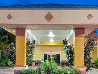 Baymont by Wyndham Florida Mall Hotel - Photo3