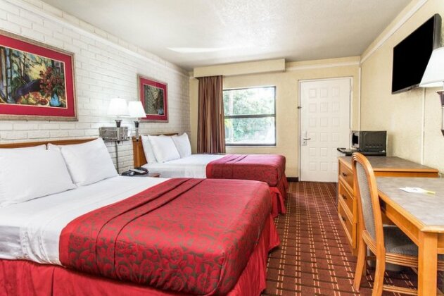 Days Inn & Suites by Wyndham Altamonte Springs - Photo4