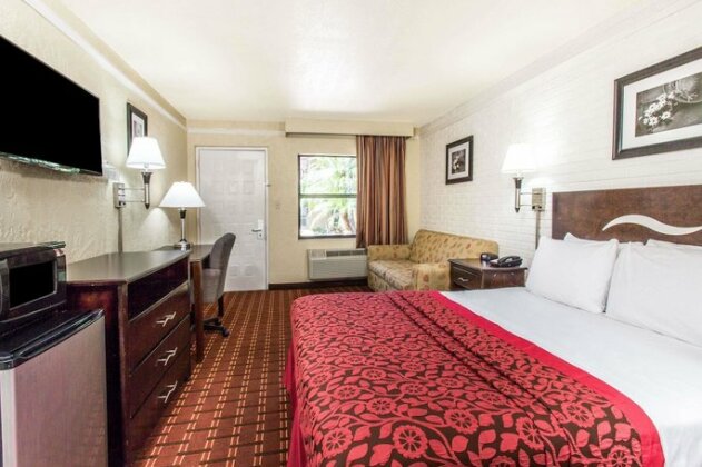 Days Inn & Suites by Wyndham Altamonte Springs - Photo5