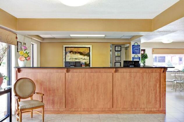 Days Inn & Suites Orlando/UCF Area Research Park - Photo2