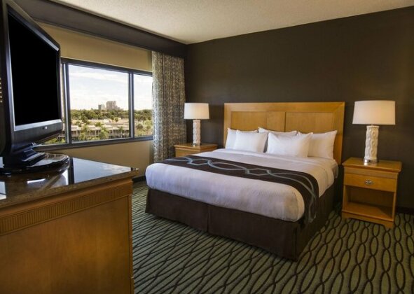DoubleTree Suites by Hilton Orlando at Disney Springs - Photo5