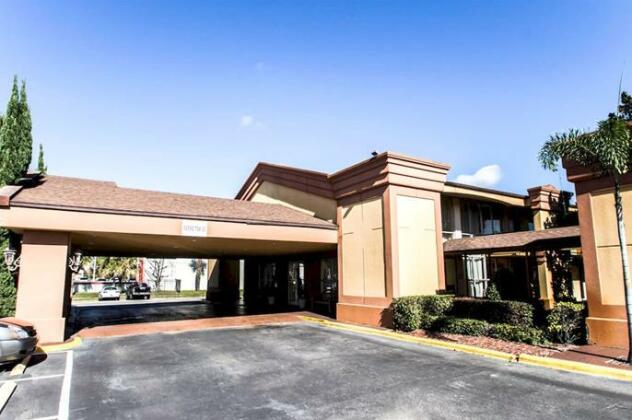 Econo Lodge Inn & Suites Florida Mall