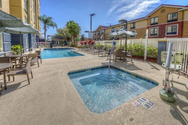 Fairfield Inn and Suites by Marriott Orlando Near Universal Orlando - Photo2