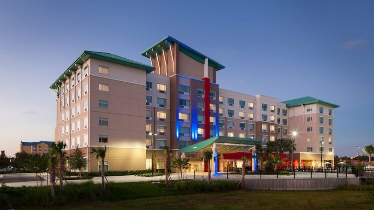 Holiday Inn Express & Suites - Orlando At Seaworld - Photo2