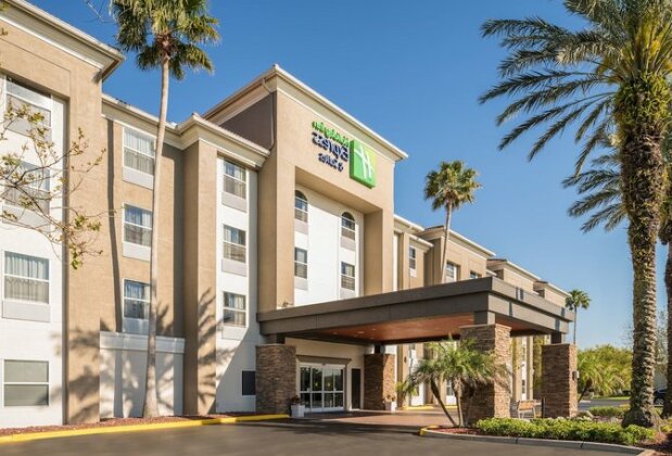 Holiday Inn Express & Suites Orlando International Airport - Photo2