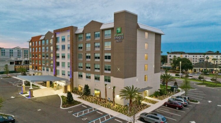 Holiday inn Express & Suites Orlando- Lake Buena Vista - Photo2