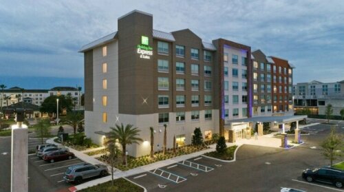 Holiday inn Express & Suites Orlando- Lake Buena Vista