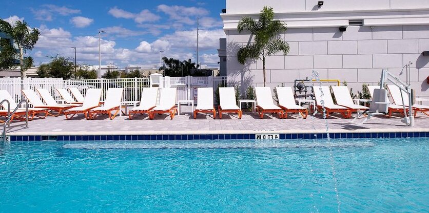 Holiday Inn & Suites - Orlando - International Dr S - Photo2