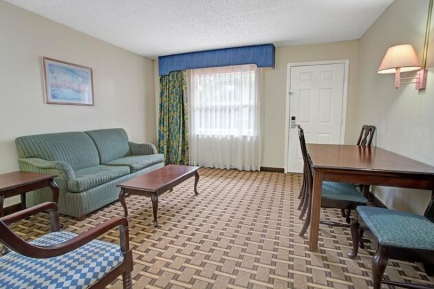 Howard Johnson by Wyndham Lake Front Park Kissimmee Motel - Photo5