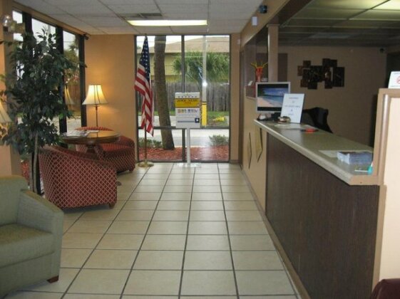 Lake Cecile Inn and Suites - Photo3