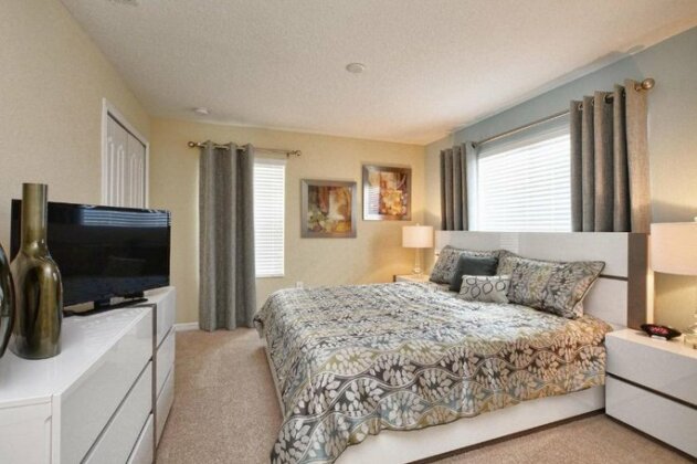 Storey Lake- 5 Bedroom Townhome w/ Pool- 1600ST - Photo3