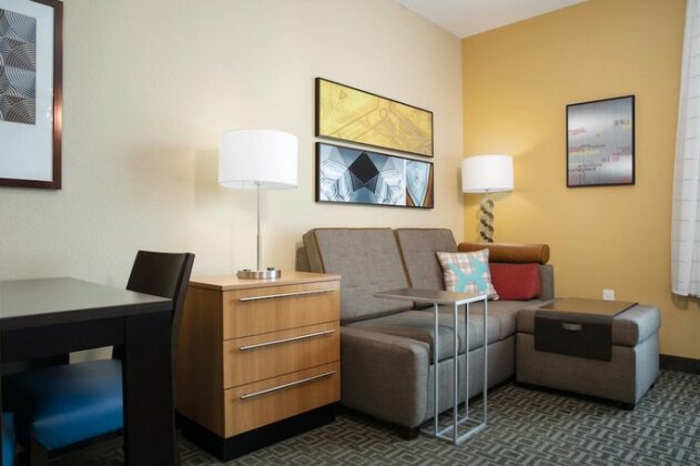 TownePlace Suites by Marriott Orlando at Flamingo Crossings Western Entrance - Photo4