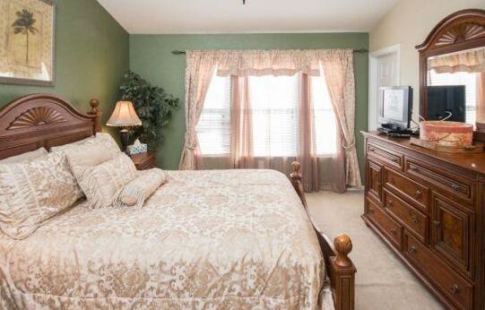 Vicky's Windsor Hills - Three Bedroom Townhome - Photo4