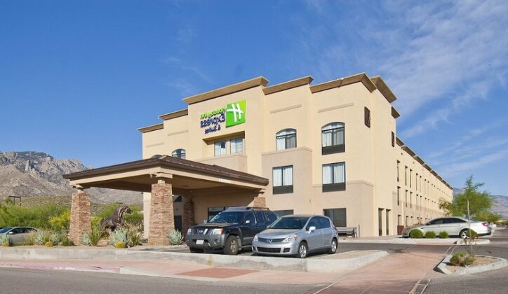 Holiday Inn Express and Suites Oro Valley - Photo2