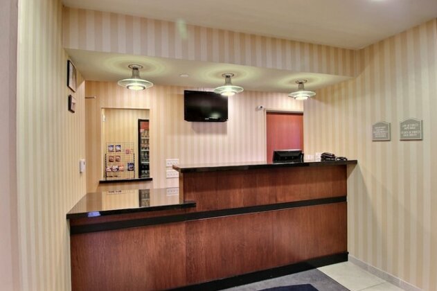 Boarders Inn and Suites of Oshkosh - Photo3