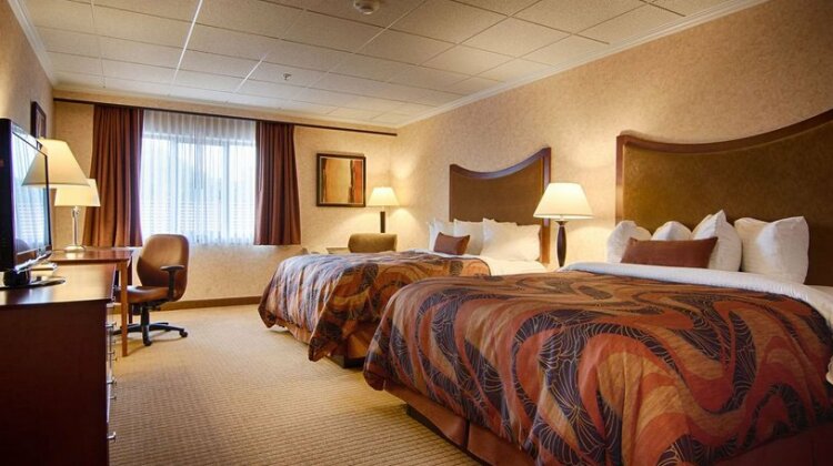 Best Western Plus Oswego Hotel and Conference Center - Photo4