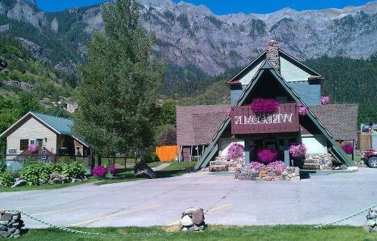 Twin Peaks Lodge & Hot Springs - Photo2