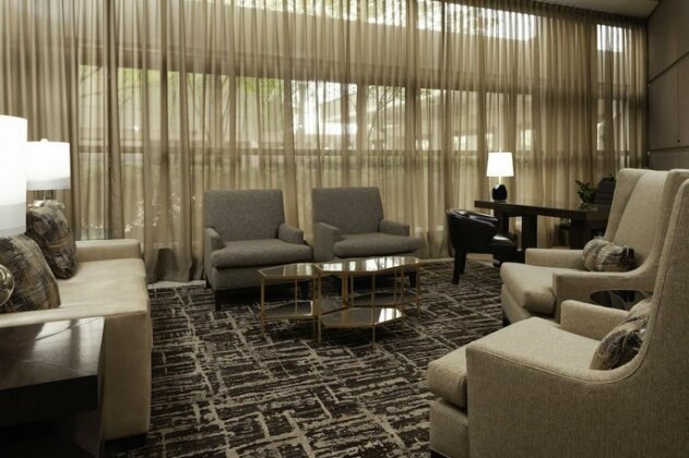 DoubleTree by Hilton Overland Park - Corporate Woods - Photo4