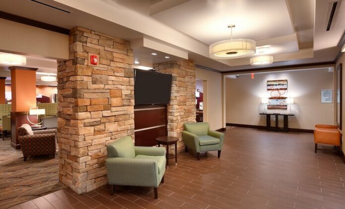 Holiday Inn Express & Suites Overland Park - Photo4