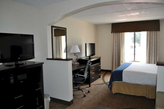 Wingfield Inn and Suites - Photo3