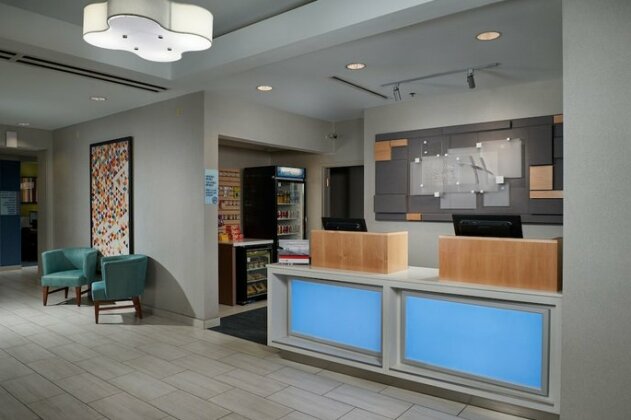 Holiday Inn Express Hotel & Suites Anniston/Oxford - Photo3